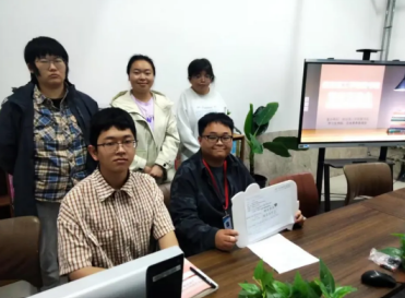 图书馆迎世界读书日，召开读者交流会
