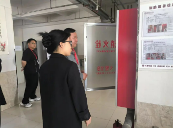 安稳处刘力处长深入图书馆指导安全工作