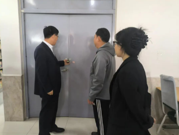 安稳处刘力处长深入图书馆指导安全工作