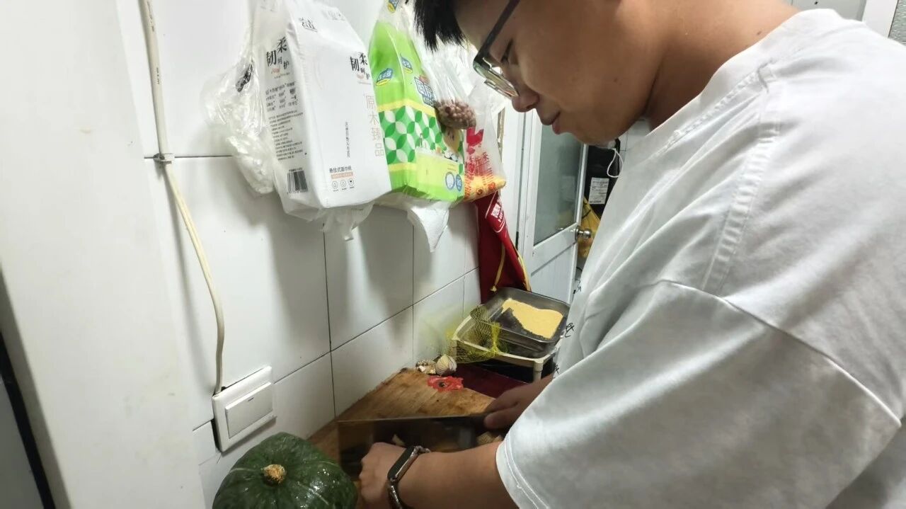 管理科学与工程学院开展暑期“劳动感恩・孝老爱亲”德育实践活动