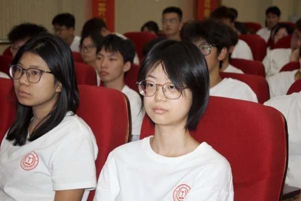 入学教育专题｜保定理工学院管理科学与工程学院开展京东王家老师专题讲座：聚焦职业规划 深化产教融合
