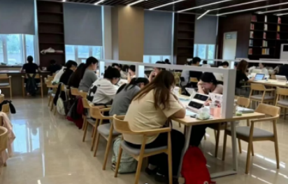 图书馆日常纪实——于书香一隅，赴一场深耕之约