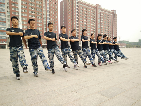 我校组织2016年新入职辅导员军训