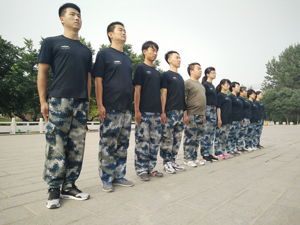 我校组织2016年新入职辅导员军训