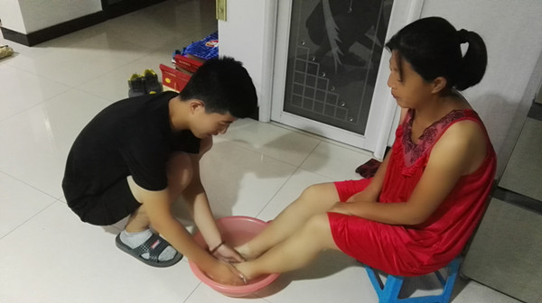 浓情暖中秋，孝做幸福人