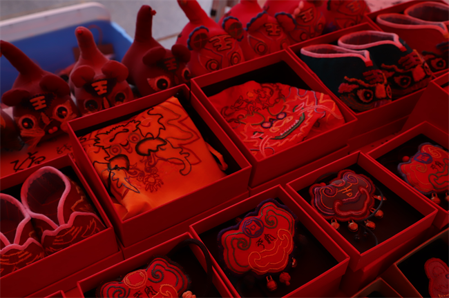 非遗点亮迎新季 传统文化进校园——保定理工学院开展非遗进校园活动