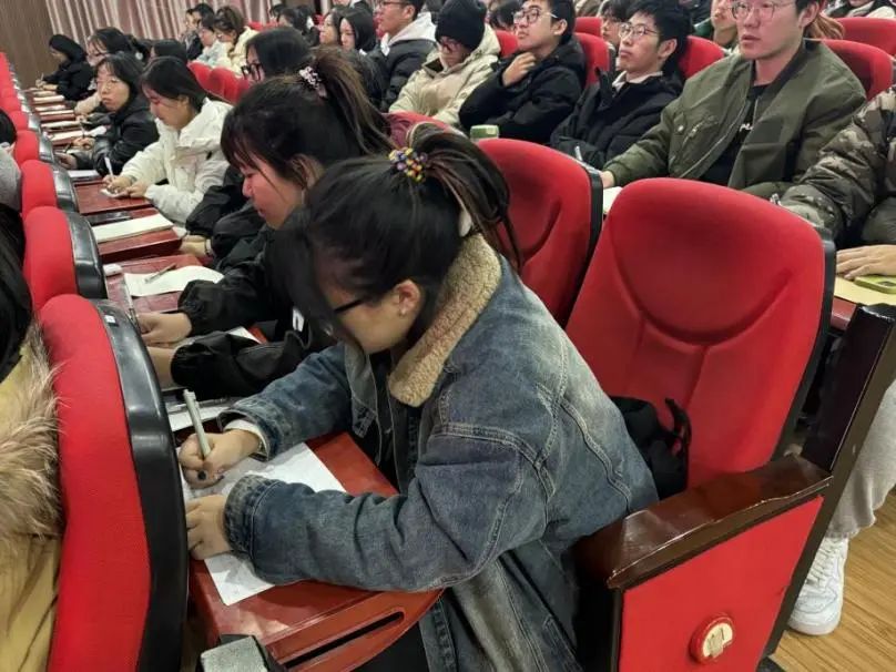 “一站式”学生服务｜解码青春 助力成长｜保定理工学院开展全校心理委员培训工作