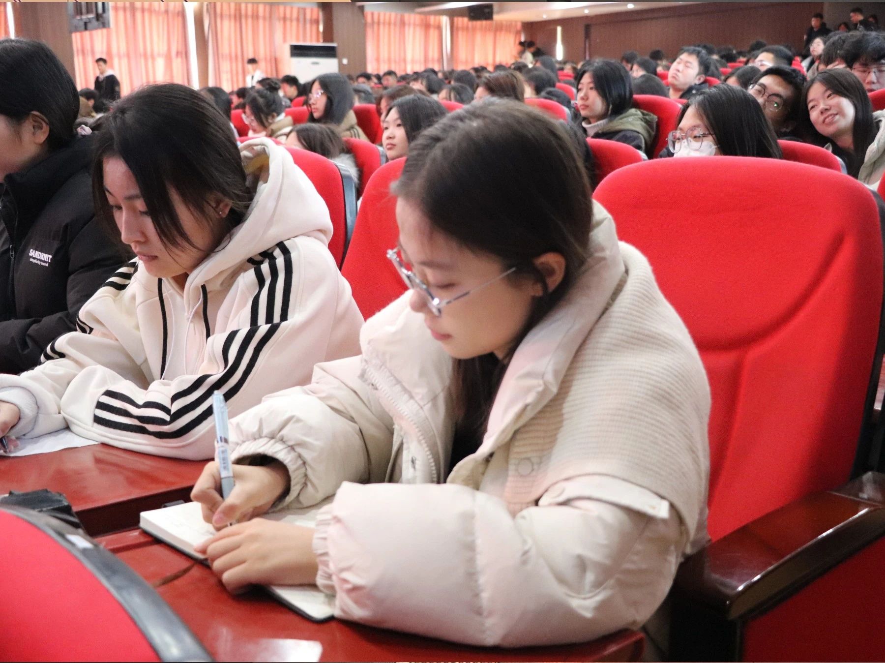 文明用网新征程，法制教育引航标——保定理工学院举办“文明用网，法制教育”主题讲座