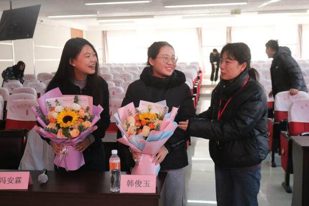 保定理工学院成功举办考研经验分享会