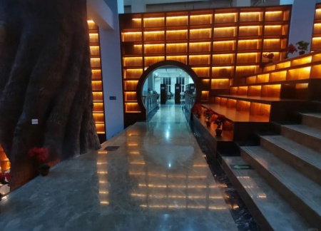 保定理工学院艺术学院 2025 级新生解锁图书馆“灵感密码”——入馆教育活动