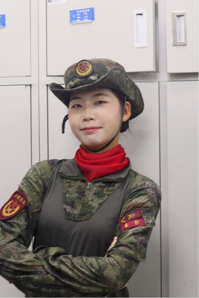 光荣！保定理工学院优秀毕业生秦彤参加“九三阅兵”，接受党和人民检阅！
