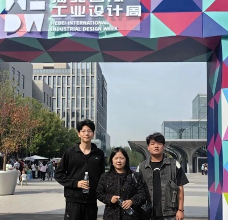 保定理工学院艺术学院师生参观2025河北国际工业设计周，助力设计人才培养