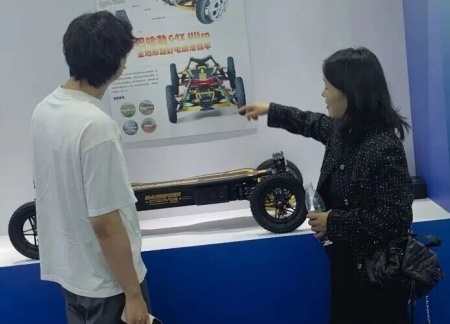 保定理工学院艺术学院师生参观2025河北国际工业设计周，助力设计人才培养