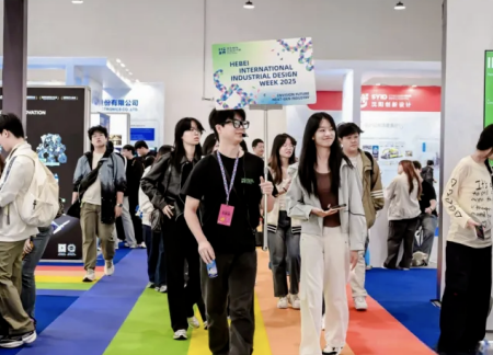 保定理工学院艺术学院师生参观2025河北国际工业设计周，助力设计人才培养