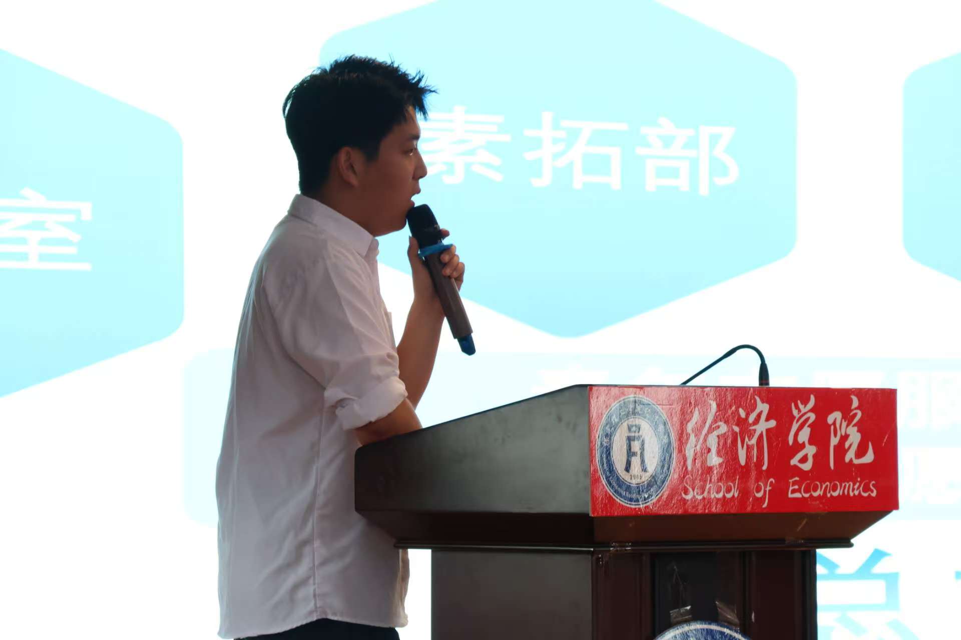 【新程启航，经院迎新】逐梦青春 团学引领——保定理工学院经济学院召开团学组织新生推介会