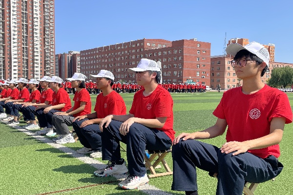 【青春激昂 淬火成钢】汗水淬炼青春，蜕变彰显担当——保定理工学院经济学院新生军训变化(上)