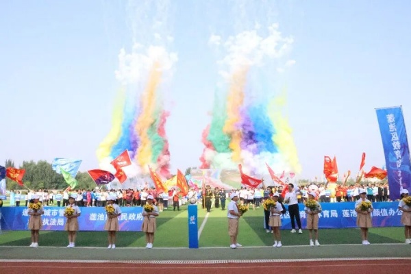 【青春筑梦，志愿逐光】青春聚力赛场——保定理工学院经济学院志愿者点亮莲池区足球超级联赛开幕式