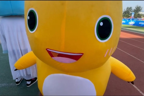 【青春筑梦，志愿逐光】青春聚力赛场——保定理工学院康复医学院志愿者点亮莲池区足球超级联赛开幕式