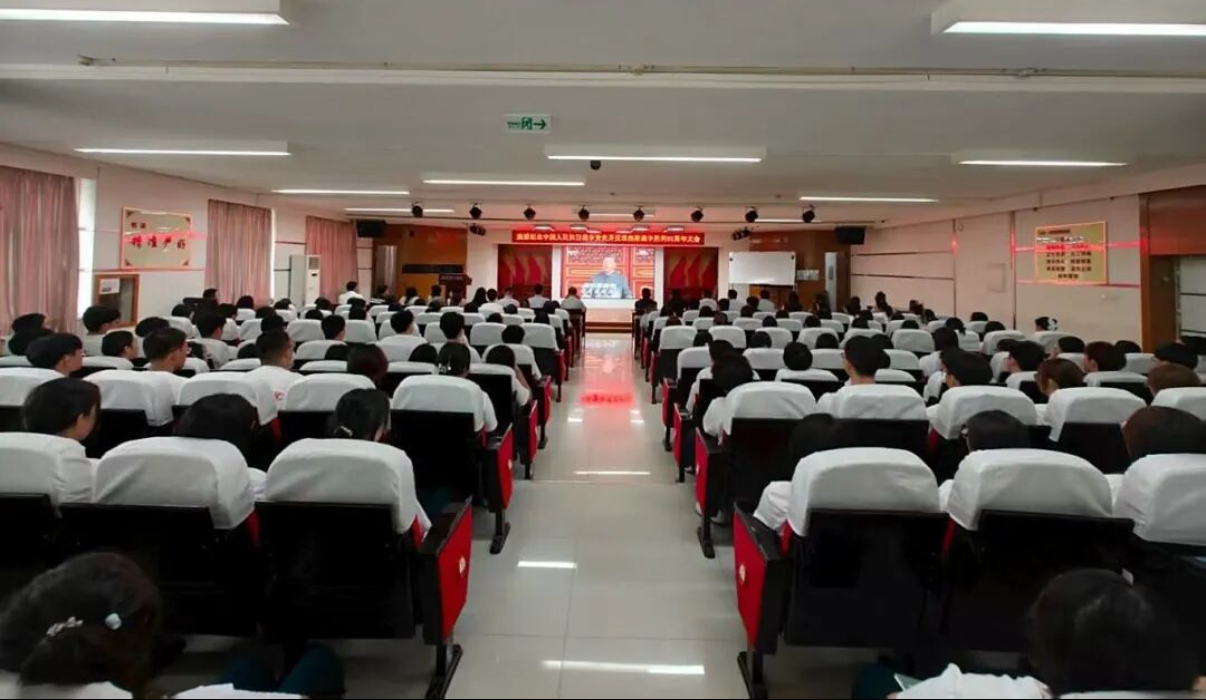 我校师生集中收看、热议纪念中国人民抗日战争暨世界反法西斯战争胜利80周年大会