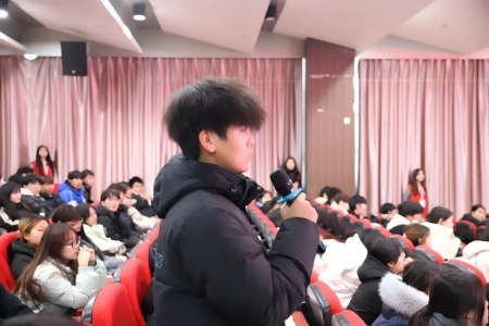 “艺心跟团走，青春建新功” ——保定理工学院艺术学院入团培训凝聚 青年力量