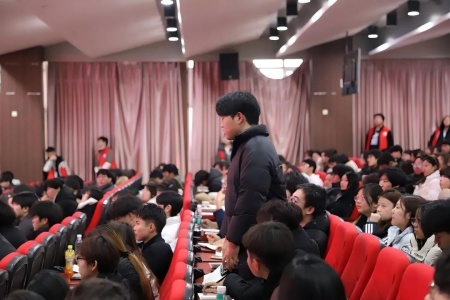 “艺心跟团走，青春建新功” ——保定理工学院艺术学院入团培训凝聚 青年力量