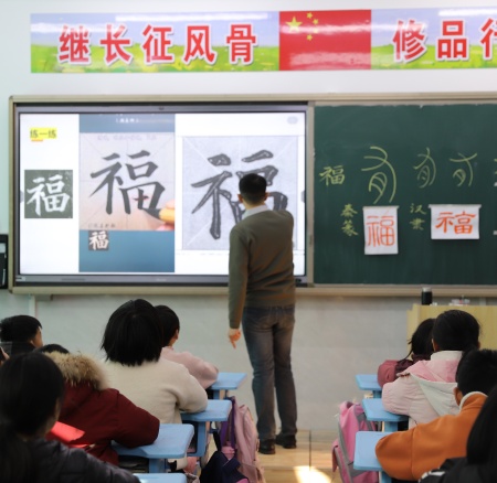 以美培元 文艺赋能 —— 保定理工学院美育支教点亮易县乡村学子艺术梦