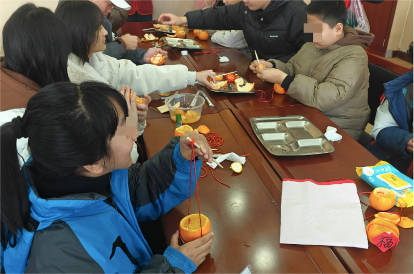 青工学院与安国团市委携手共春志愿——保定理办“点亮一盏小橘灯，助残接力暖童心”关爱特殊儿童公益活动