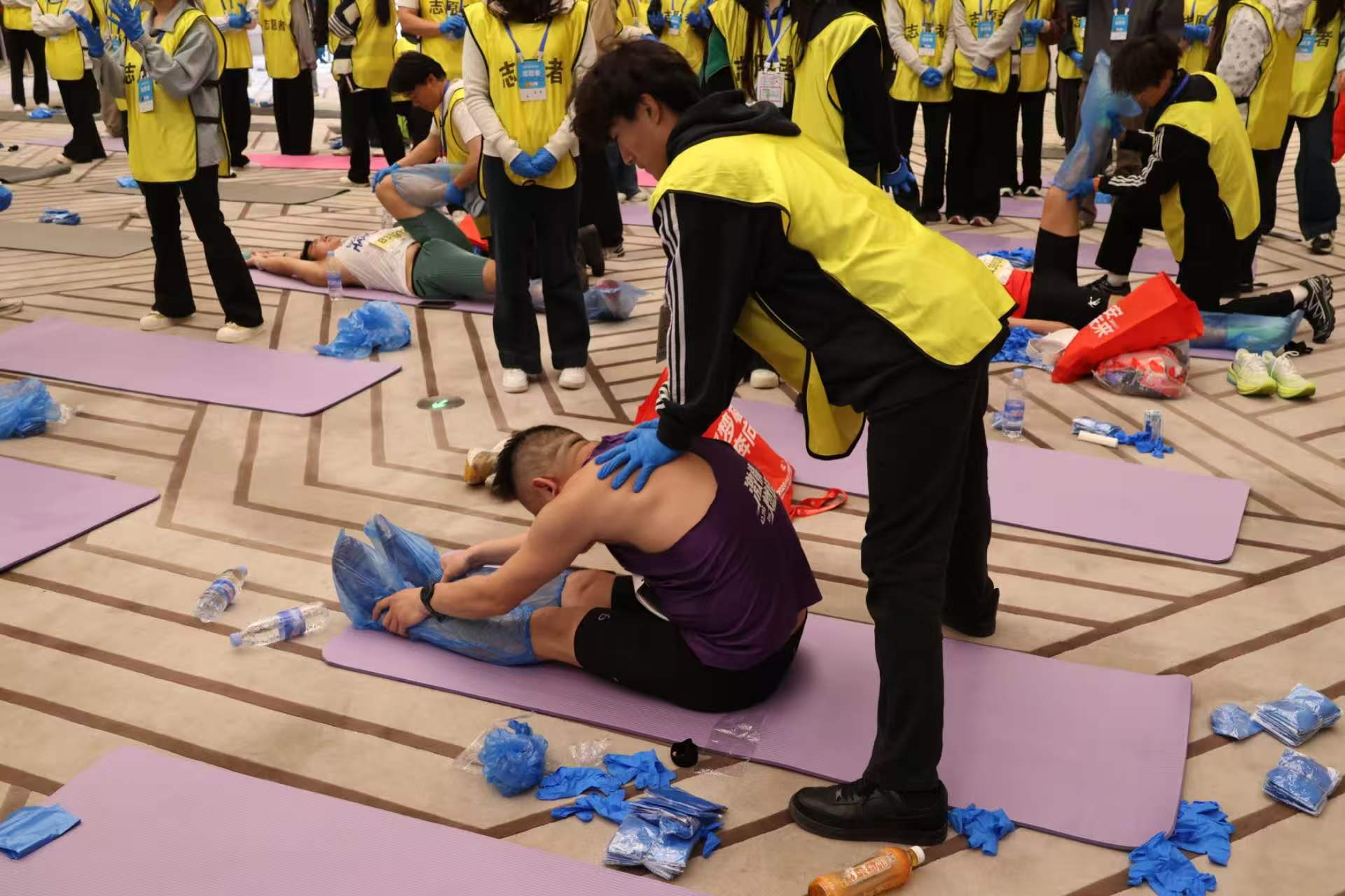 青春护航雄马，志愿温暖终点——经济学院雄安马拉松志愿服务实践活动圆满完成