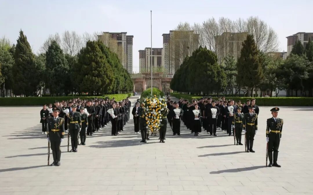 缅怀革命先烈·赓续红色血脉———我校团委开展清明祭扫暨“行走的思政课”爱国主义教育活动