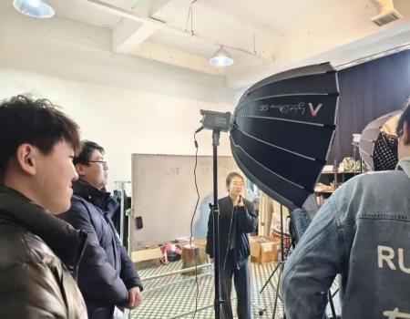 产教融合促就业——保定理工学院艺术学院组织学生走进保定纵深影像传媒公司进行参观学习