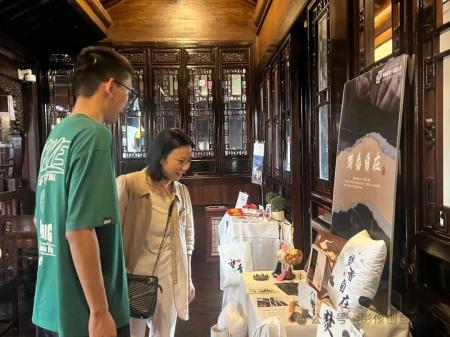 端午时节，光影与古韵共舞——广播电视编导毕设展于淮军公所戏楼绽放