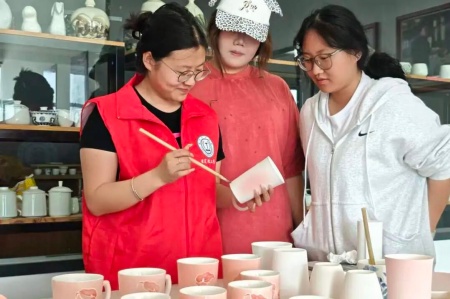 受助怀初心 回馈赴新程 | 保定理工学院艺术学院助学金获得者以艺践行感恩