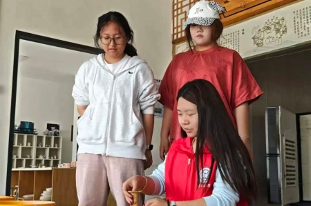 受助怀初心 回馈赴新程 | 保定理工学院艺术学院助学金获得者以艺践行感恩