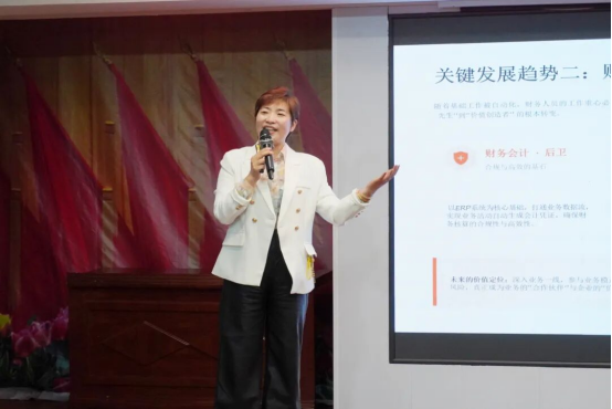 名师引航 聚力成长 ——会计行业专题讲座助力学子蓄力前行