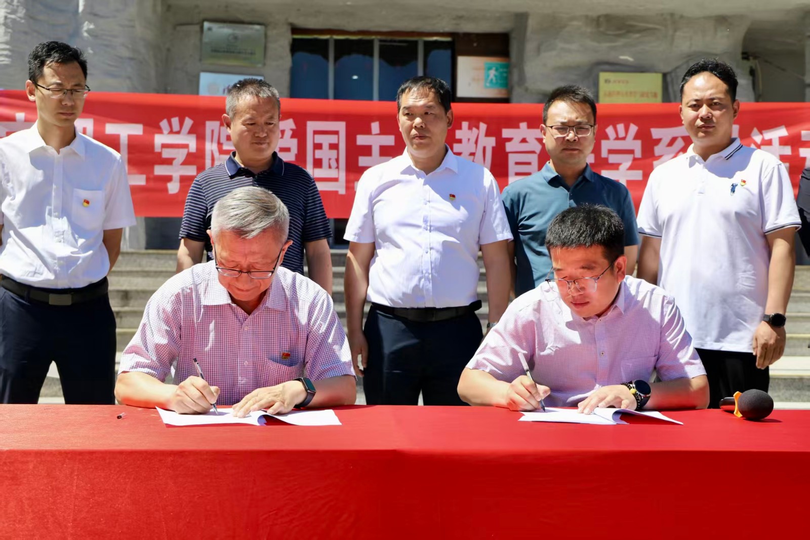 传承红色基因 深耕思政教育 ——保定理工学院赴涞源抗战纪念馆等参观 研学开展“太行山上行走的思政课”