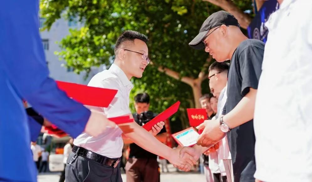 筑梦未来 共赴山海｜保定理工学院温情送别2026届毕业生奔赴新征程