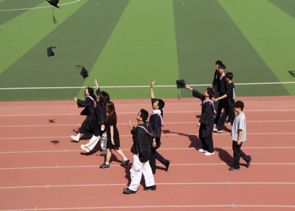 【教育学院·毕业季】此程山海皆沃土，此后执灯赴山河——致2026届毕业生