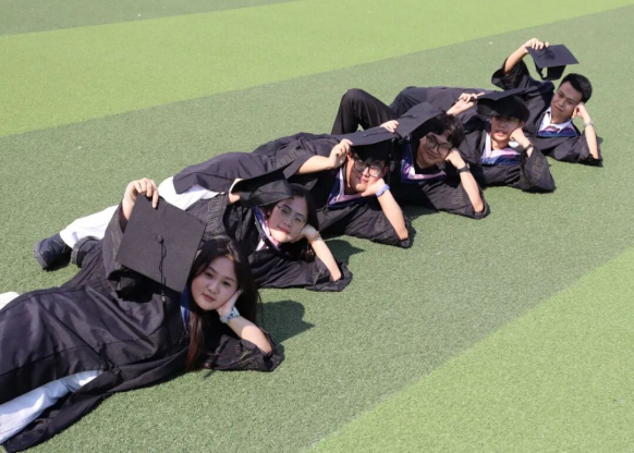 【教育学院·毕业季】此程山海皆沃土，此后执灯赴山河——致2026届毕业生