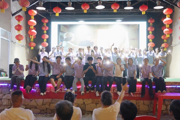 乡野搭台绽青春芳华，红韵声声绘振兴新卷——经济学院学子赴顾家台开展三下乡暑期社会实践活动