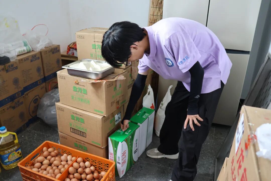情暖顾家台，青春慰乡邻——经济学院三下乡实践团走访慰问乡村老年群众