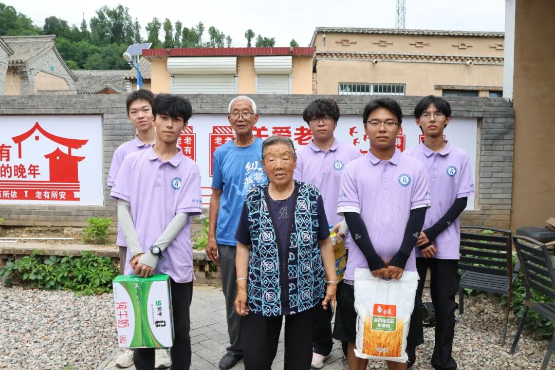 情暖顾家台，青春慰乡邻——经济学院三下乡实践团走访慰问乡村老年群众