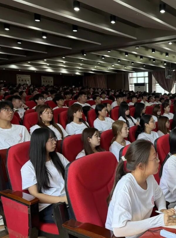 入学教育专题｜筑牢青春法治底线 做实新生法治教育——管理科学与工程学院开展刑事案件警示科普宣讲