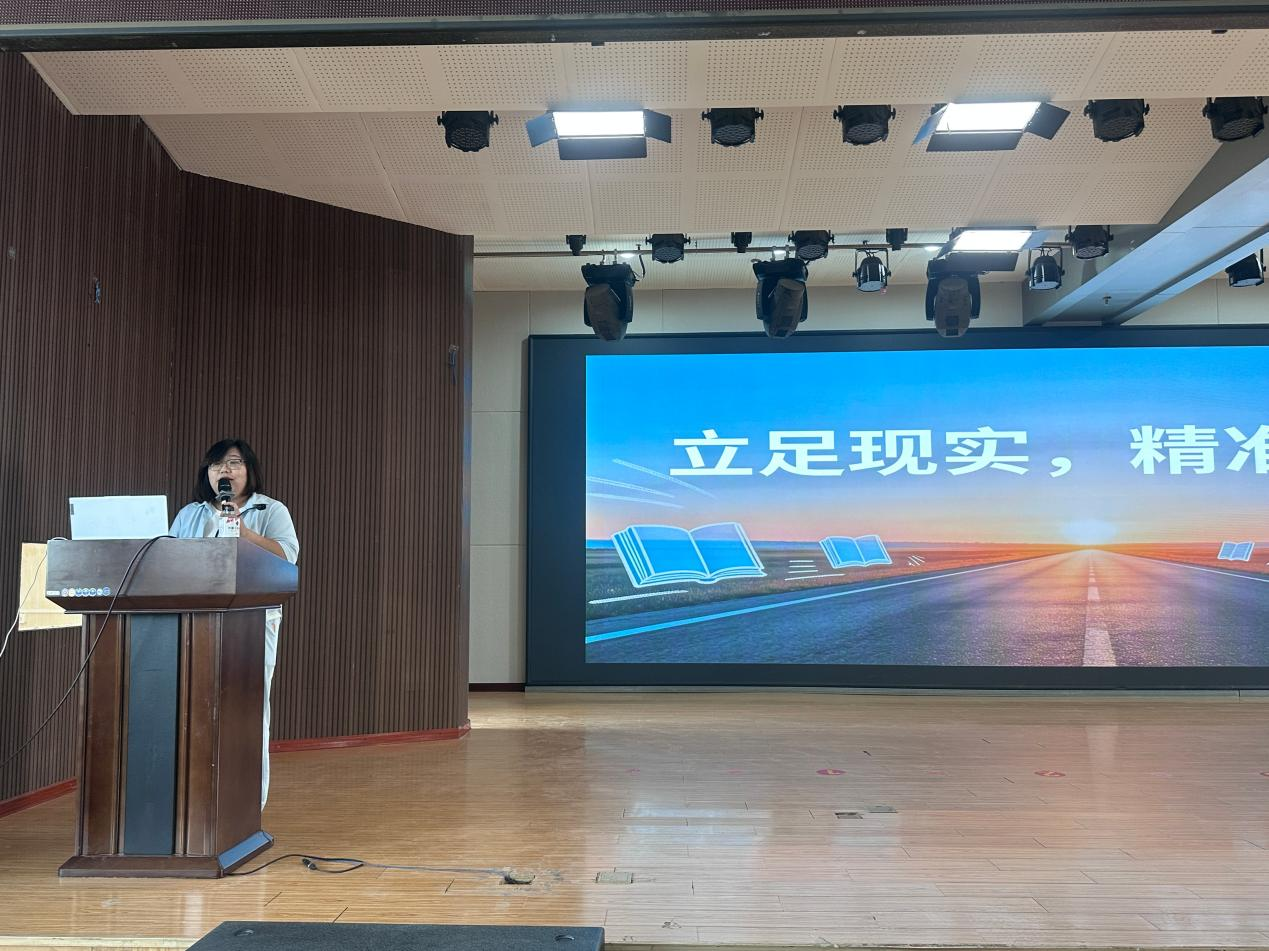 明路于足下 突围在今朝 ——小学教育专业举办新生成长规划专题讲座
