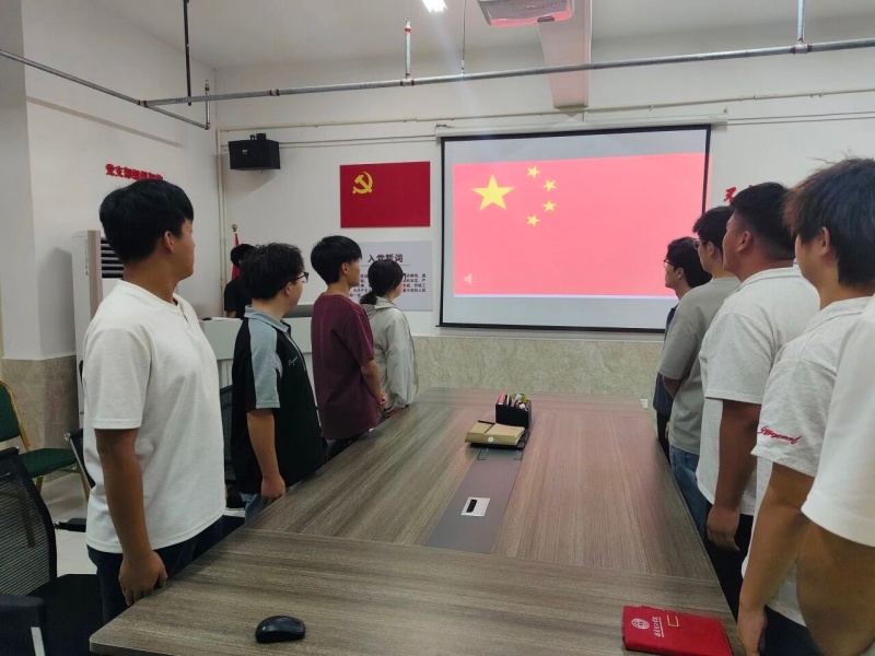 【追思伟人 赓续初心】信息科学与工程学院|红帜信使志愿者服务队开展缅怀毛泽东同志逝世50周年主题学习活动
