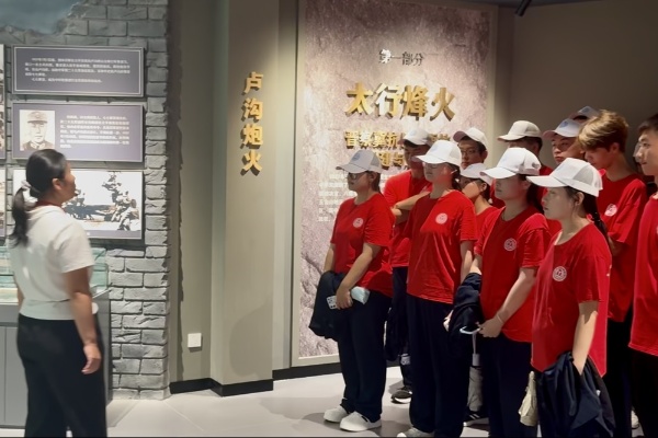 赓续红色血脉，汲取奋进力量——经济学院新生参观保定理工学院红色展馆